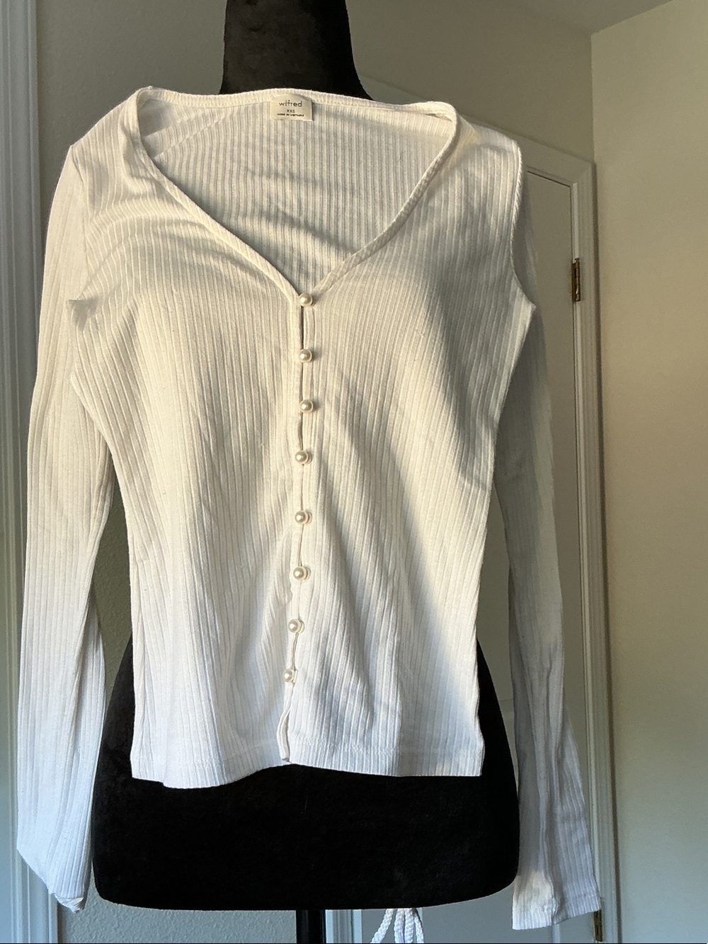 Wilfred White Ribbed Long-Sleeve Button Down Top